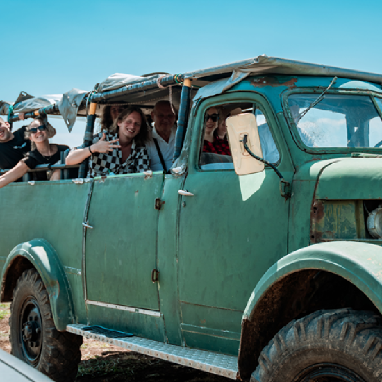 Сафари с 4х4 офроуд автобус край Велико Търново от Makaroon.bg