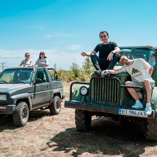 Сафари с 4х4 офроуд автобус край Велико Търново от Makaroon.bg
