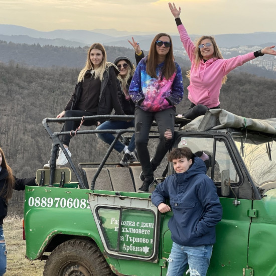 Офроуд шофиране на джип Дайхацу или Автентичен руски джип от Makaroon.bg