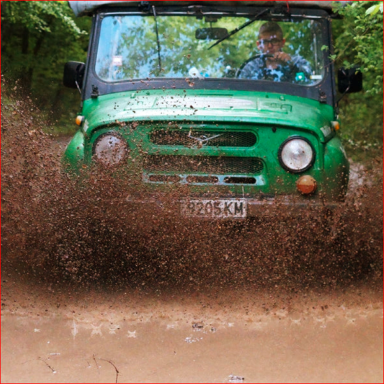 Офроуд шофиране на джип Дайхацу или Автентичен руски джип от Makaroon.bg