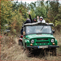 Офроуд шофиране на джип Дайхацу или Автентичен руски джип