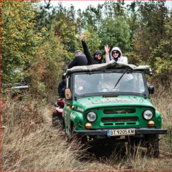 Офроуд шофиране на джип Дайхацу или Автентичен руски джип