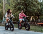 Съчетайте полезното с приятното с Разходка с електрически велосипед под наем + пикник за двама в Пловдив от Makaroon