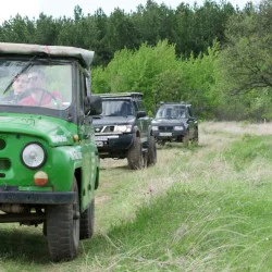Сафари с джип среден клас в района на Велико Търново Сафари с джип среден клас в района на Велико Търново