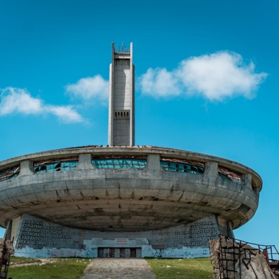Explore the beauty of the surroundings of Veliko Tarnovo with a ride on a Suzuki Boulevard M109R cruiser motorcycle from Makaroon