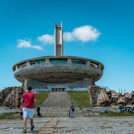 Explore the beauty of the surroundings of Veliko Tarnovo with a ride on a Suzuki Boulevard M109R cruiser motorcycle from Makaroon