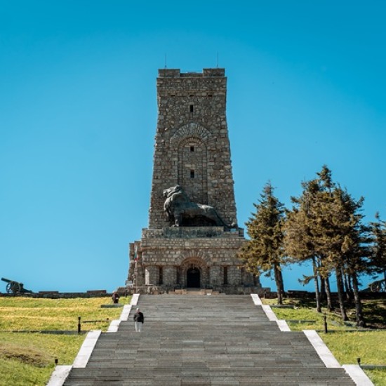 Explore the beauty of the surroundings of Veliko Tarnovo with a ride on a Suzuki Boulevard M109R cruiser motorcycle from Makaroon