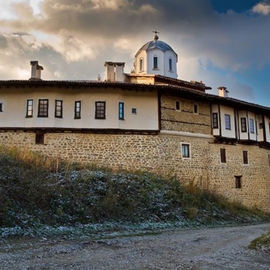 Explore the beauty of the surroundings of Veliko Tarnovo with a ride on a Suzuki Boulevard M109R cruiser motorcycle from Makaroon