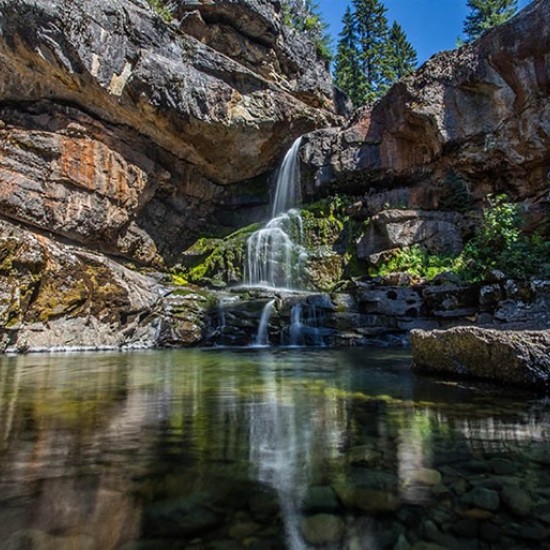 Explore the beauty of the surroundings of Veliko Tarnovo with a ride on a Suzuki Boulevard M109R cruiser motorcycle from Makaroon
