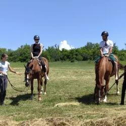 Романтичен пикник и конна езда за двама около Велико Търново