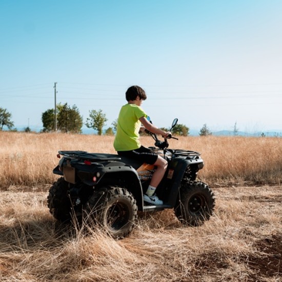 Офроуд приключение с „Урок по каране на АТВ или бъги за деца около Велико Търново“ от Makaroon