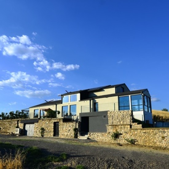 Подарете си една вълнуваща почивка с нощувка за двама със спа в къща за гости Хит Хот Хаус от Makaroon