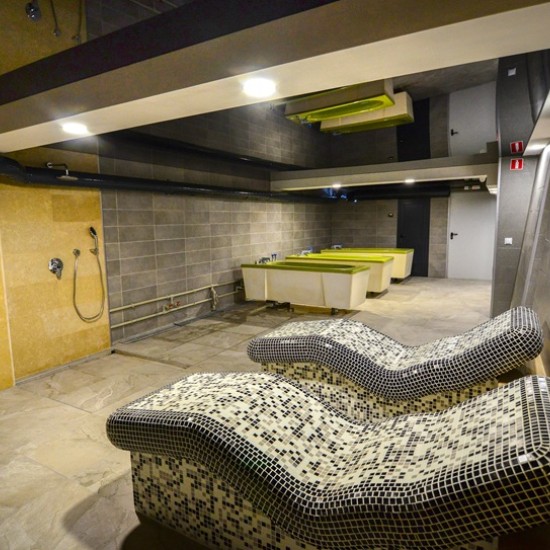 Подарете си една вълнуваща почивка с нощувка за двама със спа в къща за гости Хит Хот Хаус от Makaroon