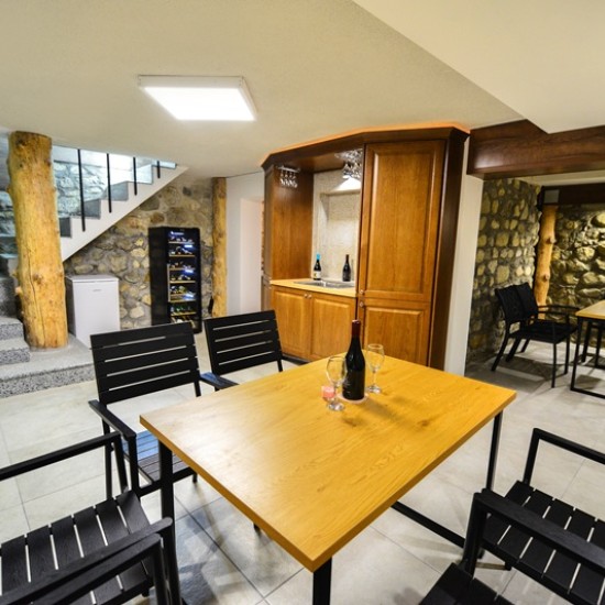 Подарете си една вълнуваща почивка с нощувка за двама със спа в къща за гости Хит Хот Хаус от Makaroon