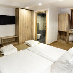 Overnight stay for two - weekday - with spa at the Hit Hot House guesthouse in the village of Hotovo, Sandanski