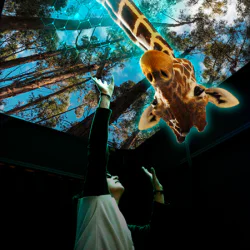 Открийте нови светове с Hologram Zoo Sofia - посещение на едно шоу за двама