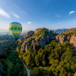 Издигане с балон за двама над магичните Белоградчишки скали Издигане с балон за двама над магичните Белоградчишки скали