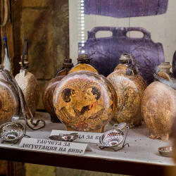 Вход за музея на виното за двама в гр. Мелник с включена дегустация на 5 вида вино и една ракия