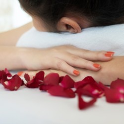СПА ритуал Розов цвят и букет от есенциални масла в Русе