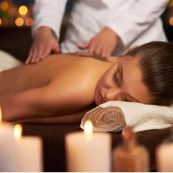Ароматерапевтичен масаж + ароматна вана в Уелнес център Cosmopolitan Русе 
