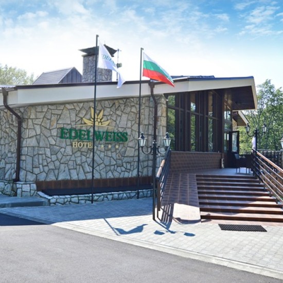 Организирайте своята почивка в дома на културния елит с Нощувка за двама в Хотел Еделвайс на връх Бузлуджа от Makaroon