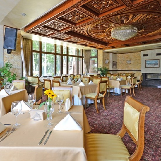 Организирайте своята почивка в дома на културния елит с Нощувка за двама в Хотел Еделвайс на връх Бузлуджа от Makaroon