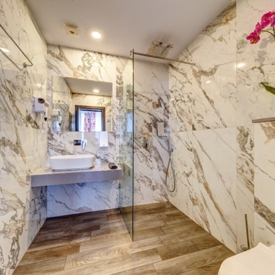 Насладете се на една пълноценна почивка с дъх на природа, спокойствие и комфорт с нощувка за двама в спа хотел Кипарис, гр. Смолян от Makaroon Насладете се на една пълноценна почивка с дъх на природа, спокойствие и комфорт с нощувка за двама в спа хотел Кипарис, гр. Смолян от Makaroon