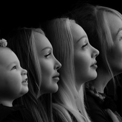 Custom portrait photoshoot for up to 4 people in Stara Zagora