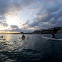 Посрещнете нощта с Тур с каяк по залез слънце“ от плаж Каварна