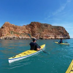Наслади се на летния сезон със „Сутрешен тур с каяк около нос Калиакра“