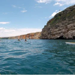 Наслади се на летния сезон със „Сутрешен тур с каяк около нос Калиакра“