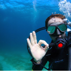 Learn to dive in a safe environment with "PADI Discover Scuba Diving in a Pool"