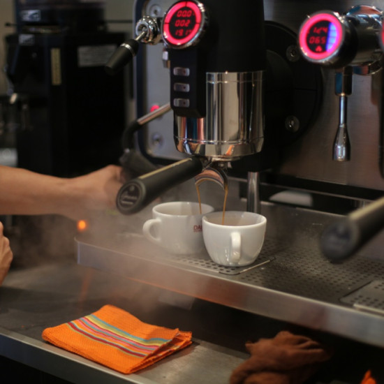 Improve the art of making coffee with the "Amateur Barista Course" from Makaroon