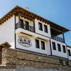 Нощувка за двама + закуска в къща за гости Калпаците в с. Скребатно, област Благоевград