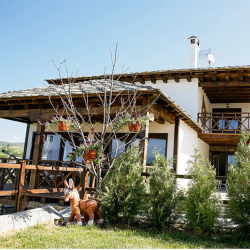 Две нощувки за двама + две закуски в къща за гости Калпаците в с. Скребатно, област Благоевград