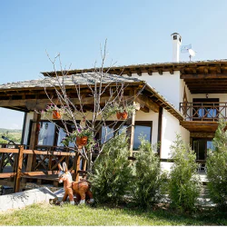 Две нощувки за двама + две закуски в къща за гости Калпаците в с. Скребатно, област Благоевград