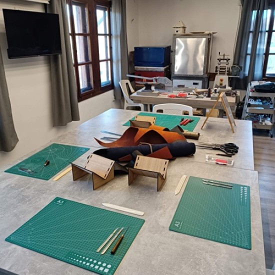 Потопете се в магията на книговезането и създайте свои тефтер във Велико Търново от Makaroon