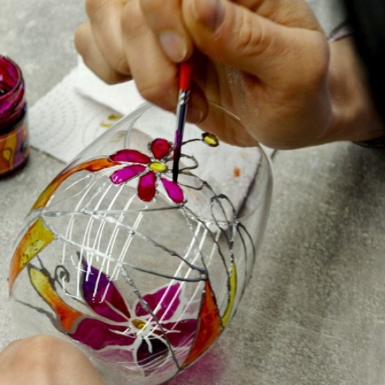 Магията на стъклото: Сътворете своя чаша за вино във Велико Търново от Makaroon