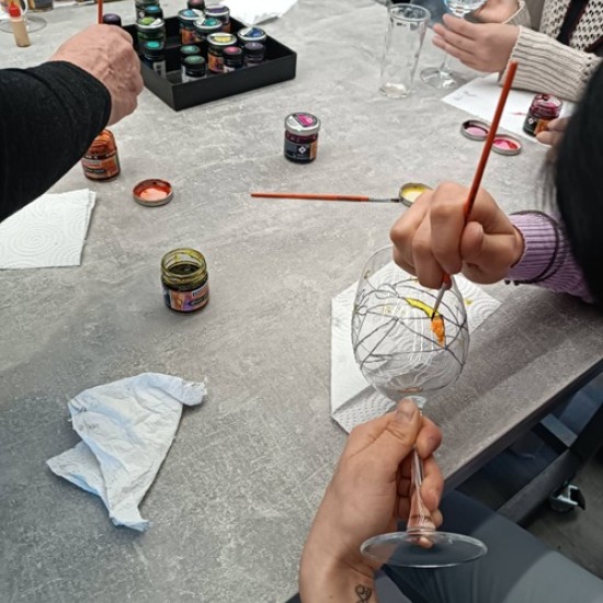 Магията на стъклото: Сътворете своя чаша за вино във Велико Търново от Makaroon