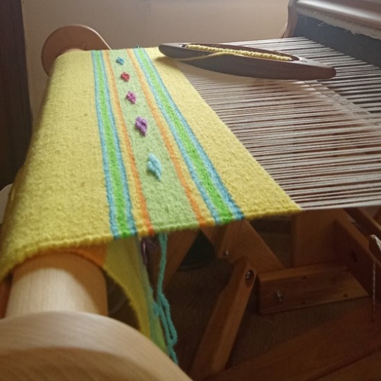 Опознайте света на нишките с Работилница по тъкане в Център за приложни изкуства и занаяти „Къщата“ от Makaroon