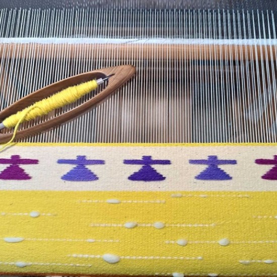 Опознайте света на нишките с Работилница по тъкане в Център за приложни изкуства и занаяти „Къщата“ от Makaroon Опознайте света на нишките с Работилница по тъкане в Център за приложни изкуства и занаяти „Къщата“ от Makaroon