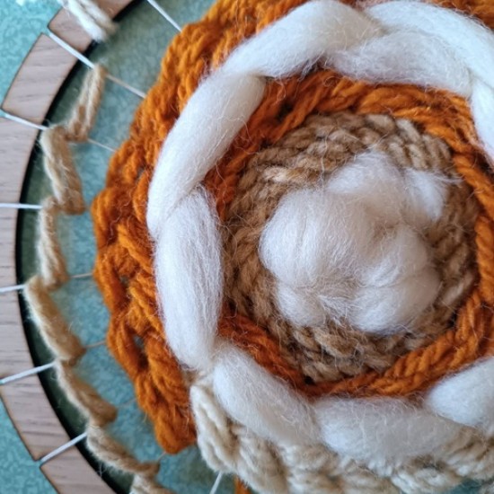 Опознайте света на нишките с Работилница по тъкане в Център за приложни изкуства и занаяти „Къщата“ от Makaroon