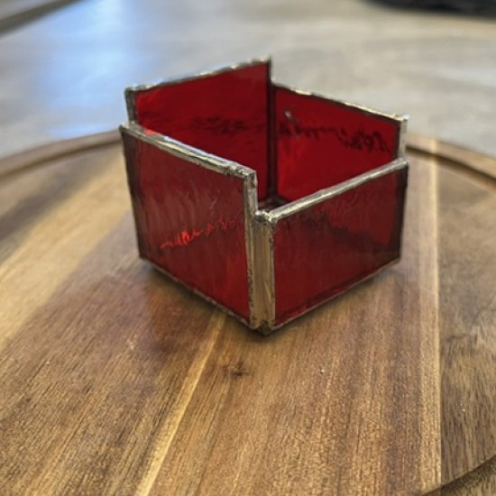 Потопете се в творческа атмосфера и създайте свой изящен свещник с Работилница по витраж във Велико Търново от Makaroon