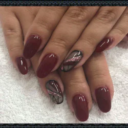 Удължаване на маникюр с гел + гел лак + декорация в Пловдив