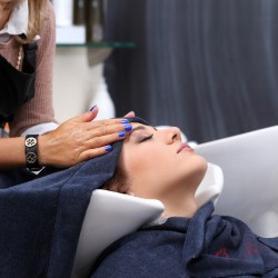 Грижа за лицето и ноктите с "Почистване на лице + маникюр с гел лак" в Пловдив