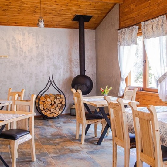 Споделете една прекрасна вечеря с вкус на Испания с любим човек с 4-степенно меню по избор в La Barraka Bistro от Makaroon