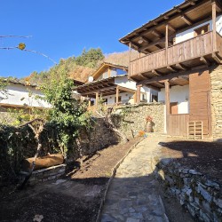 Blissful tranquility with "Overnight stay for two in villa Panorama 3" in the village of Leshten