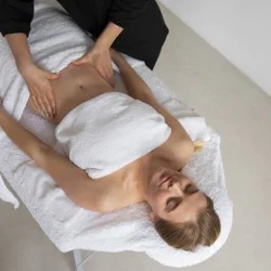 Масаж лимфен дренаж на цяло тяло