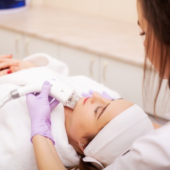 Погрижете се за кожата на лицето с LPG терапия от Makaroon