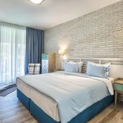 “Нощувка за двама с домашен любимец + Винен тур”  в Midalidare Gastro Pub